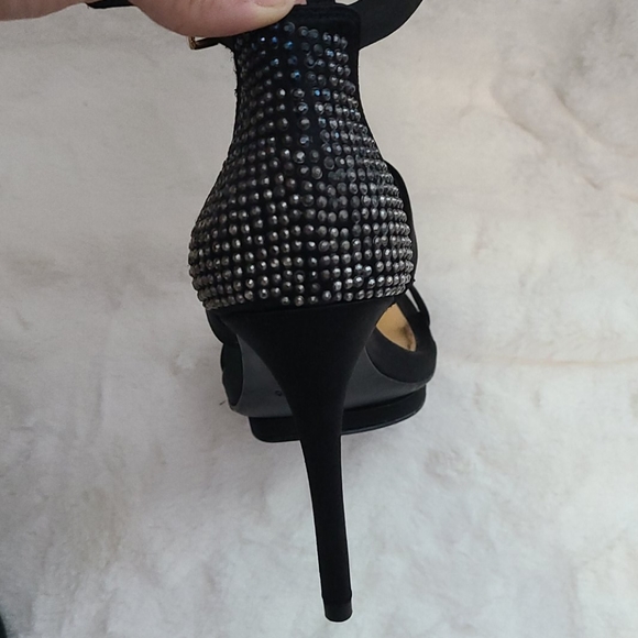 BCBG MaxAzria heels - Picture 7 of 10